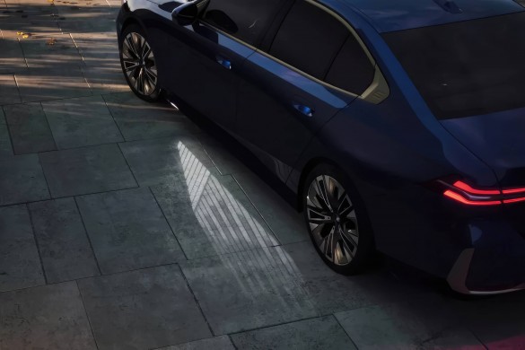 Світлове шоу при посадці в автомобіль.