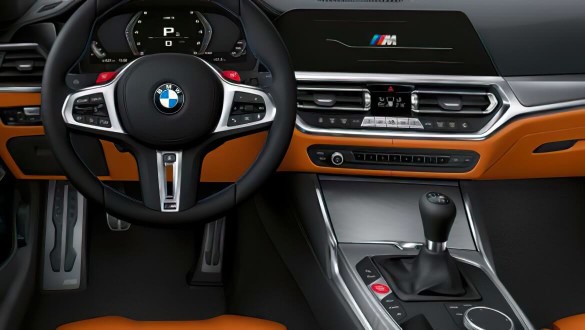 Панель керування на центральній консолі.