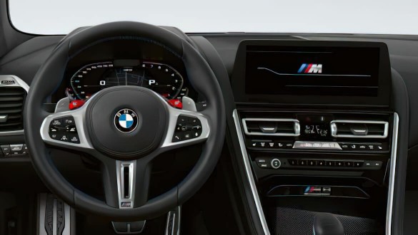 Особлива панель приладів M.