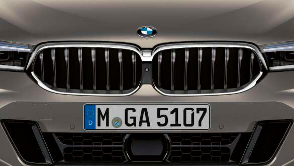 Передня декоративна решітка.