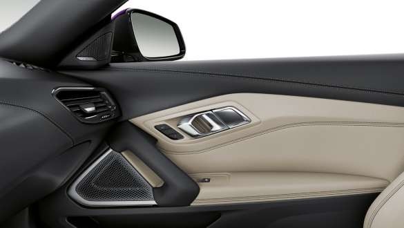 Аудіосистема Harman Kardon Surround Sound.