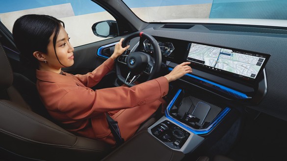 Навігація оптимізована для електромобілів.