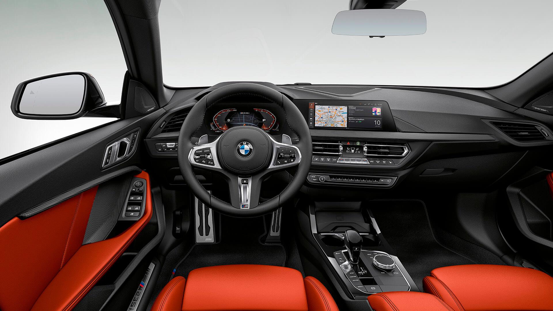 У ЦЕНТРІ УВАГИ – ВОДІЙ ТА ПАСАЖИРИ.