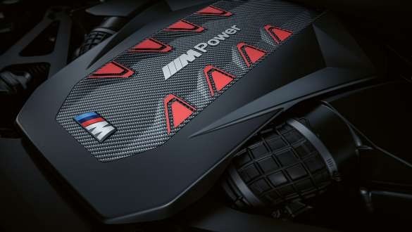 8-циліндровий плагін-гібридний двигун.