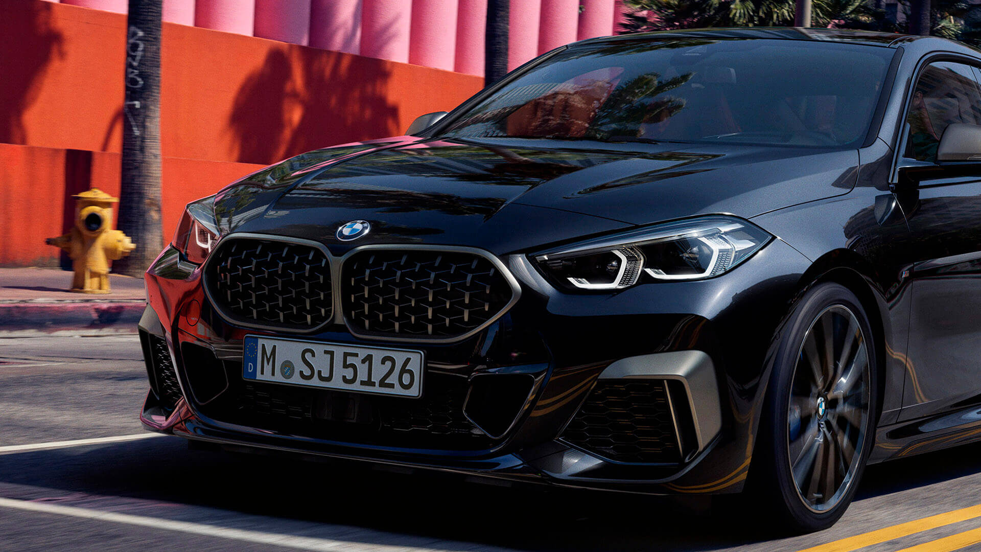 ЗАЛИШАЄ ЗА СОБОЮ ПОТУЖНЕ ВРАЖЕННЯ.