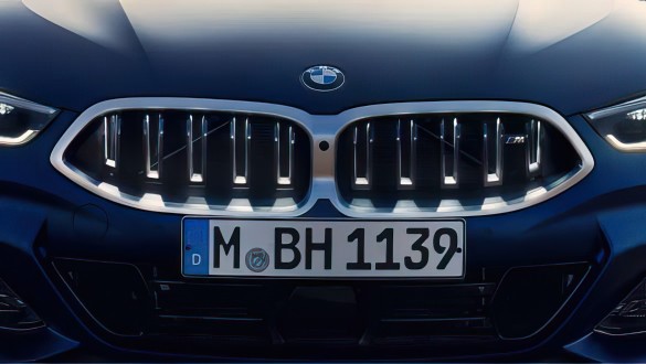 Решітка радіатора з контурним підсвічуванням Iconic Glow.