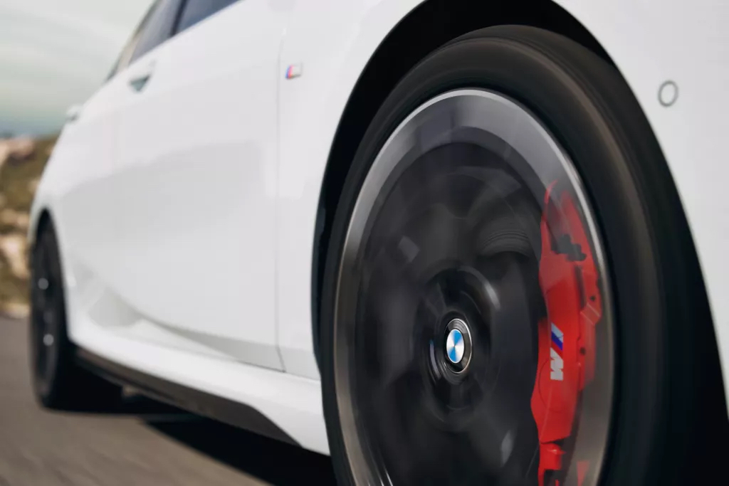 Відчувайте дорогу за кермом. Кермуйте більш прямолінійно.