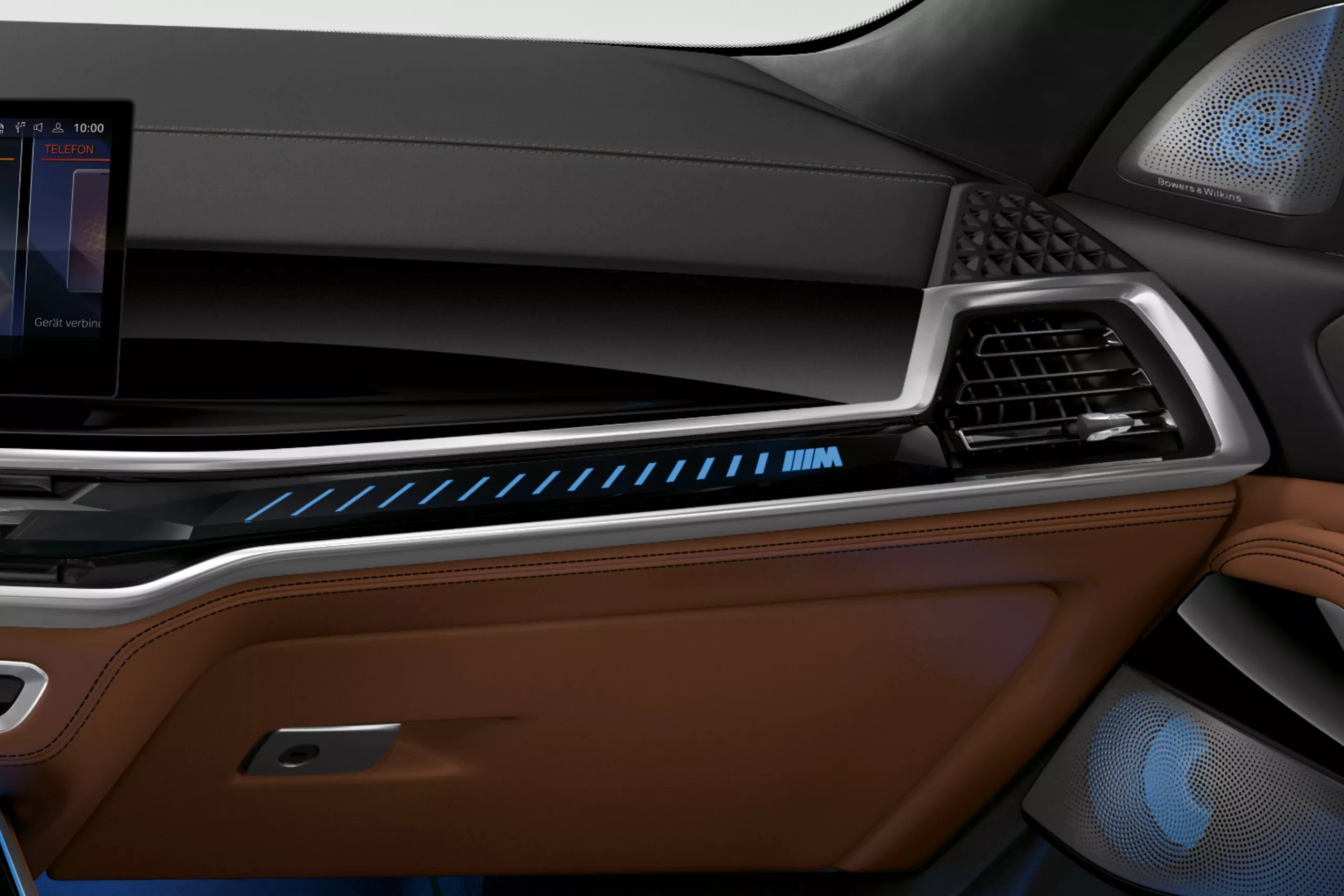 Яскраве акцентне освітлення. Спортивна чистопородність.