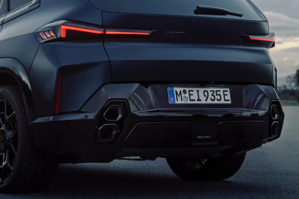 Яскравий вигляд і характерний звук.