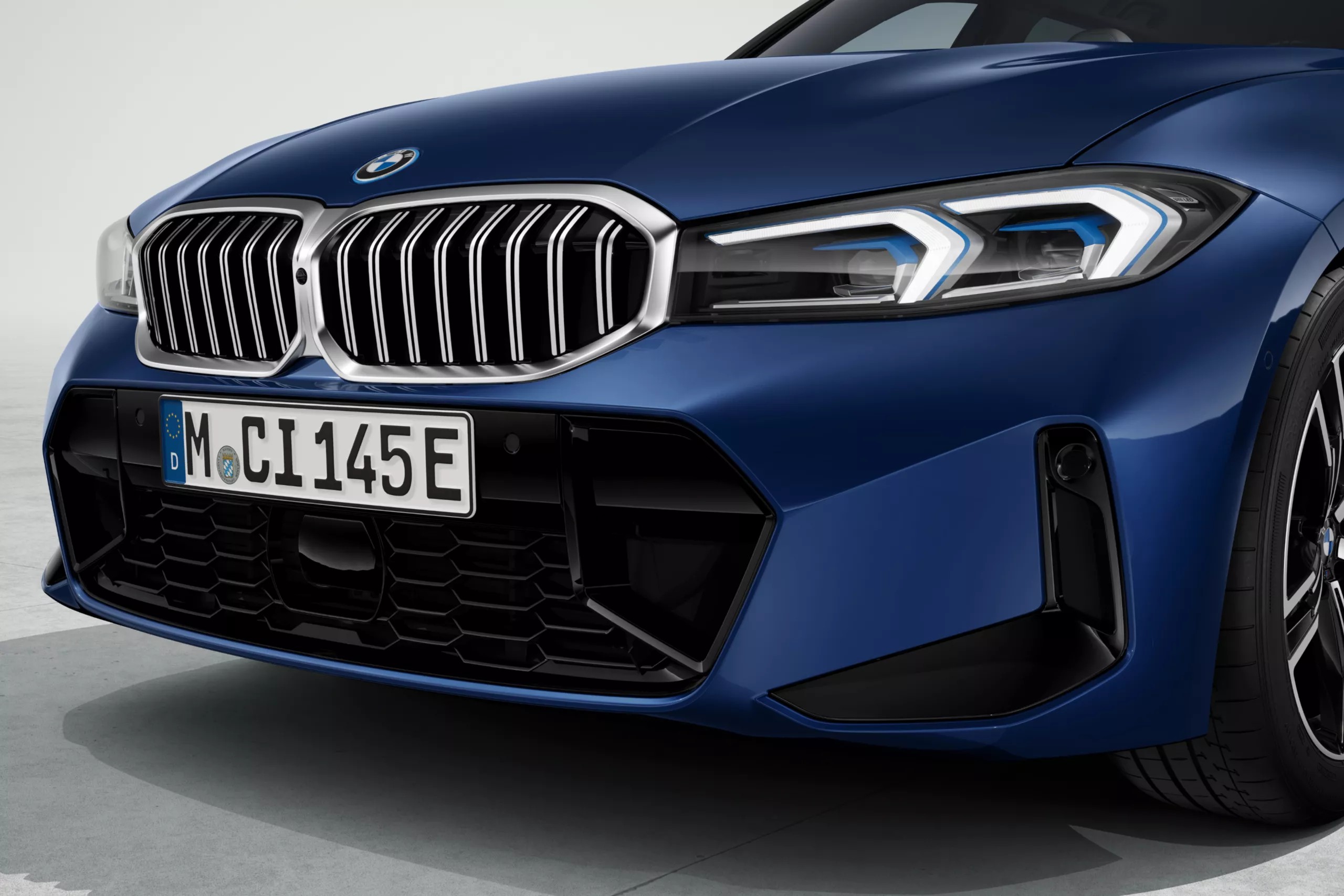 Чимало обладнання. Чимало «M».