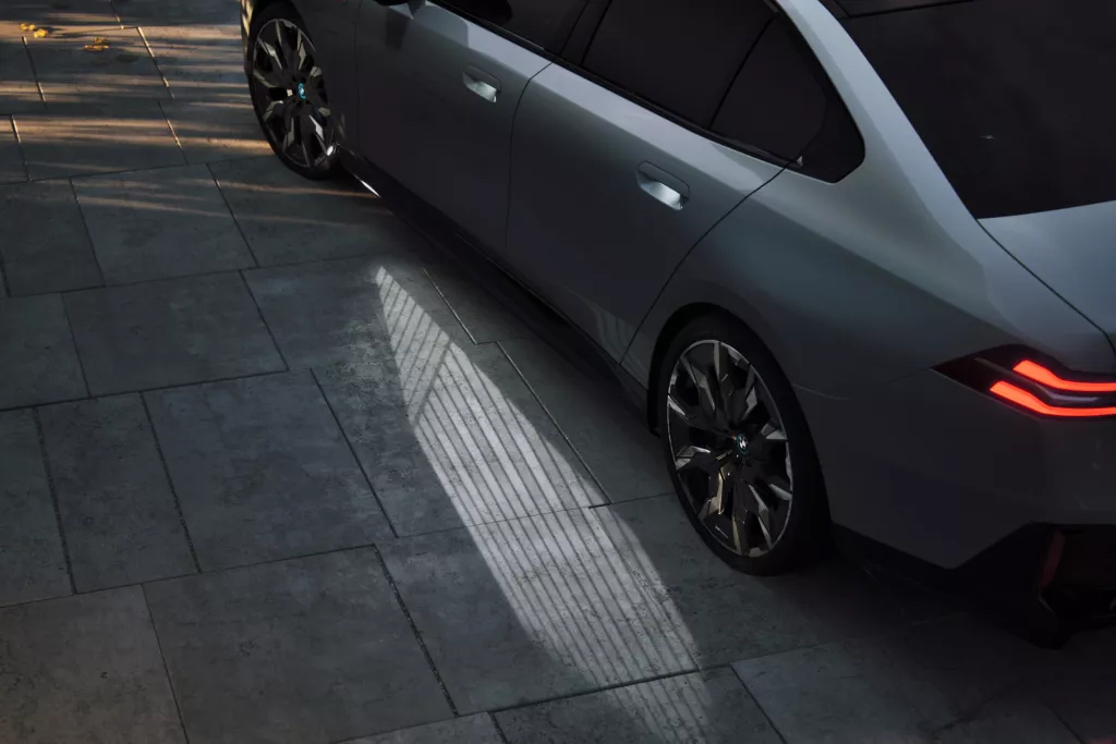 Світлове шоу при посадці в автомобіль.