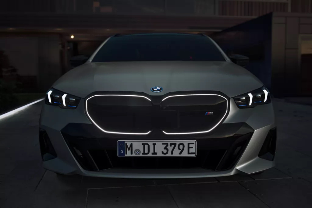 Безпомилковий М — навіть уночі.