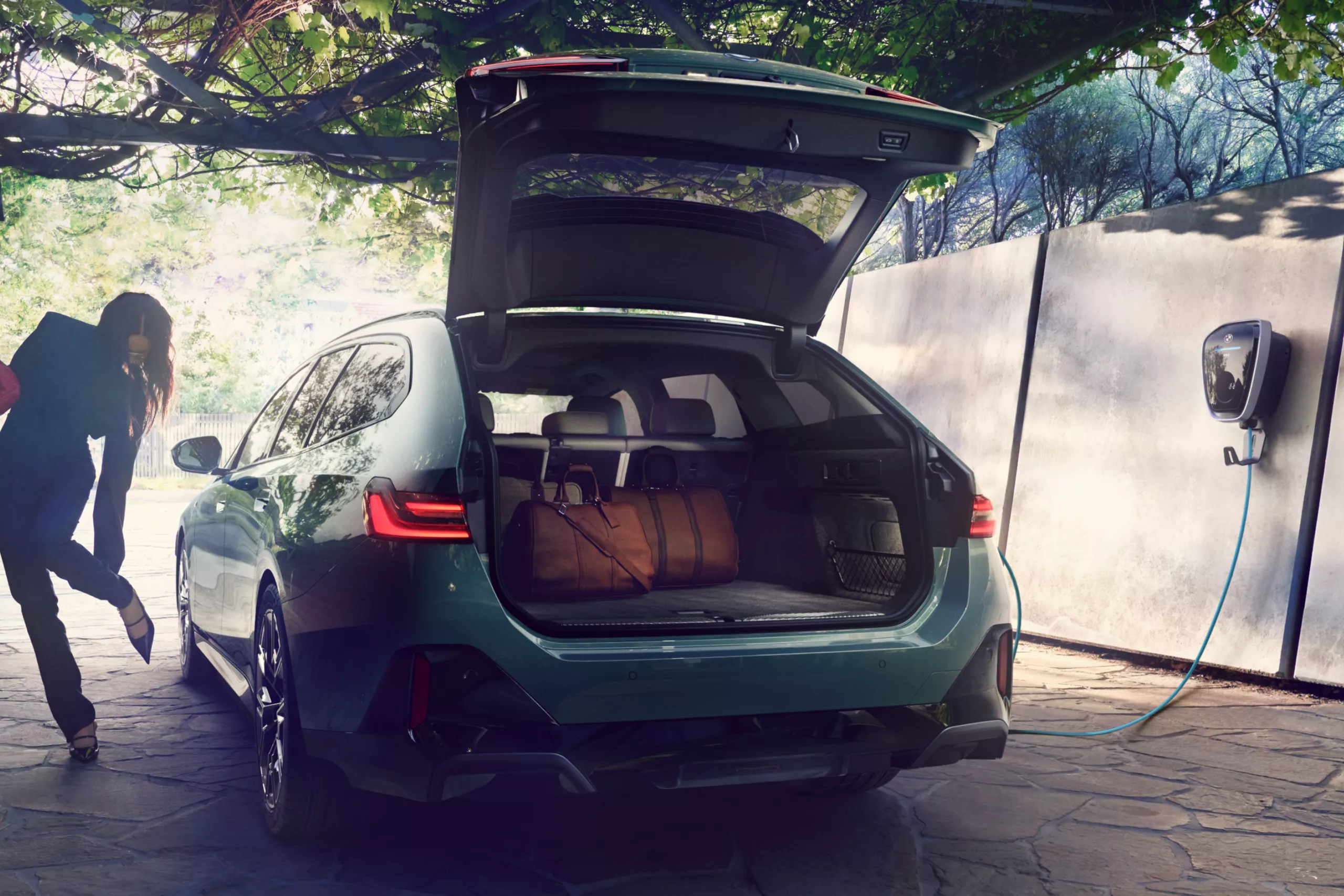 Заряджайте свій автомобіль вдома — легко та зручно.