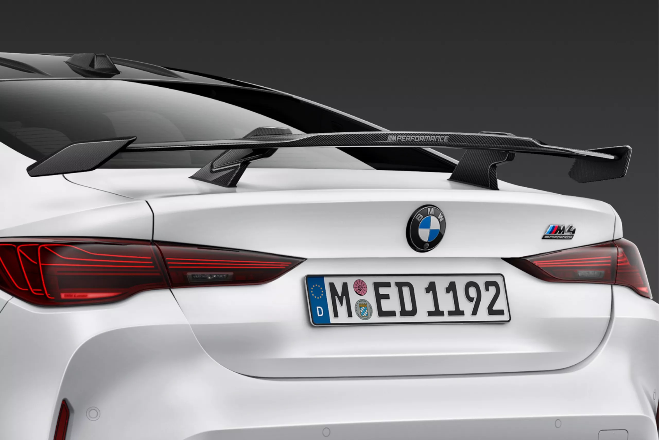 Карбоновий задній спойлер M Performance.