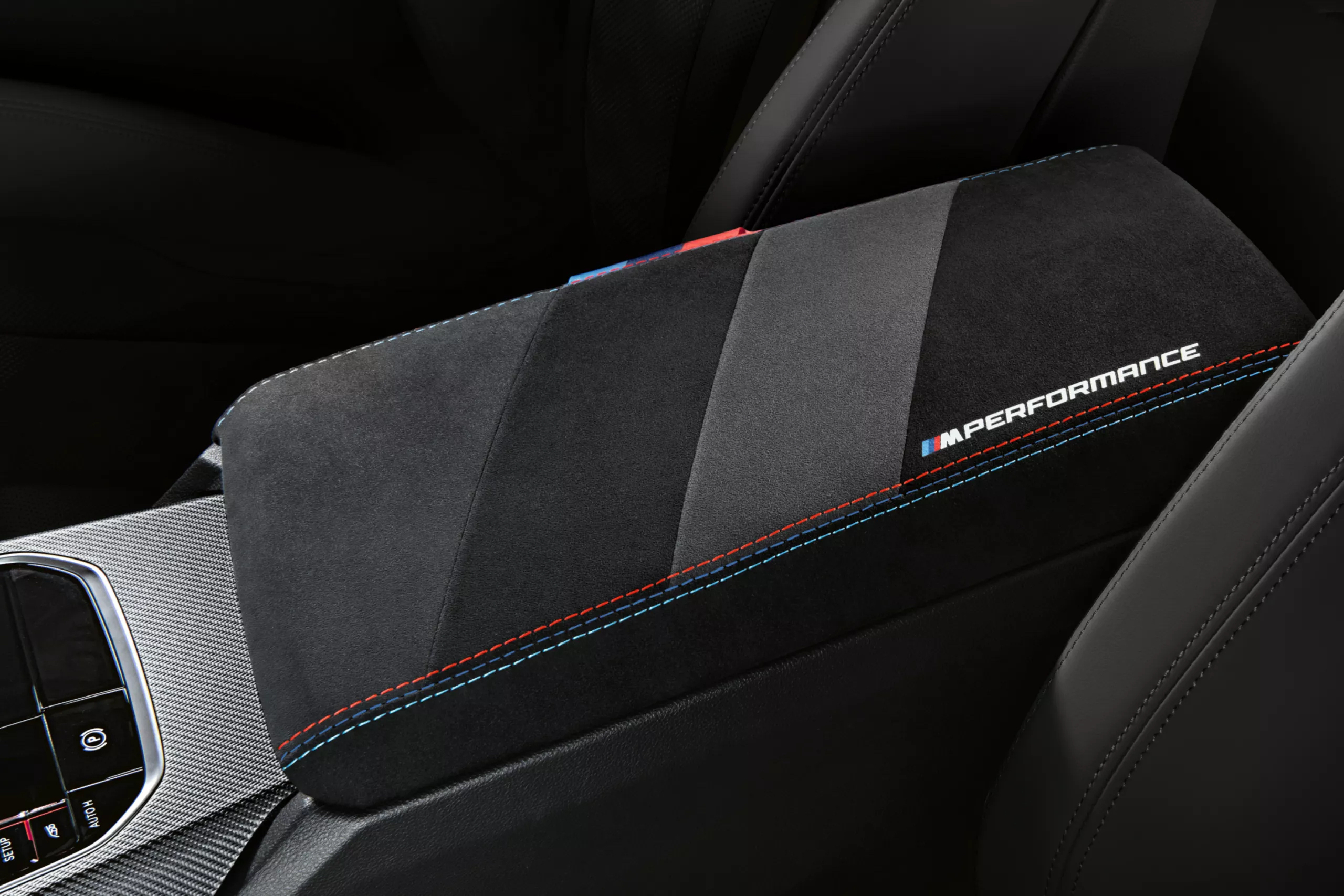 Центральний підлокітник M Performance з алькантари.