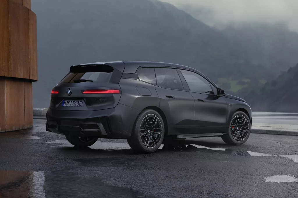 Оксамитова елегантність у матовому сірому кольорі.