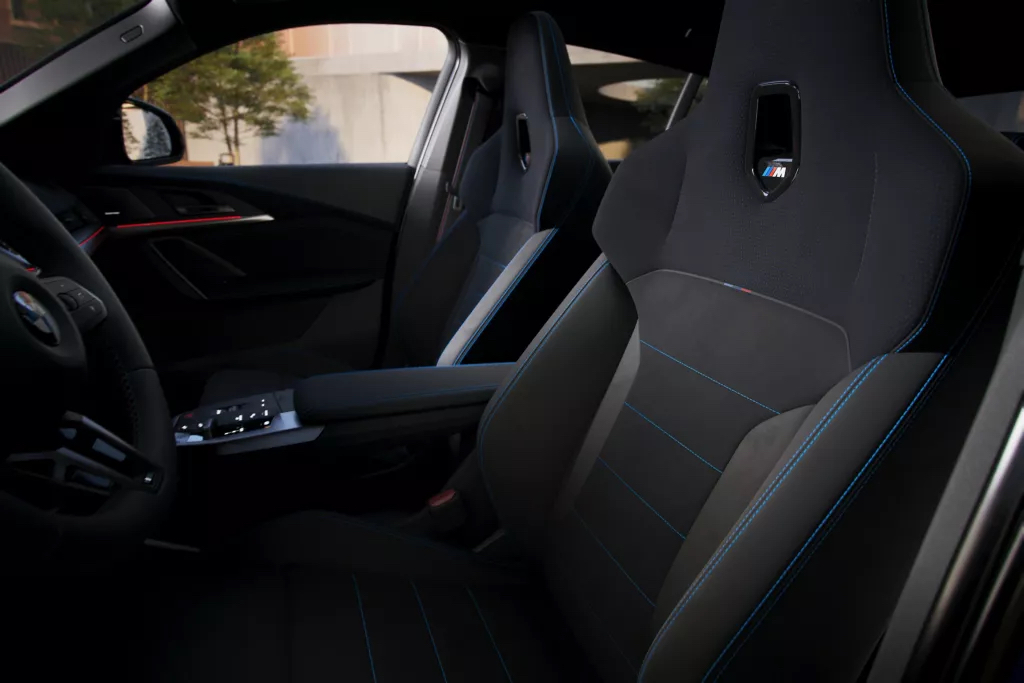 Відчуйте винятковий комфорт їзди на передньому ряду.