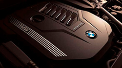 Рядний 6-циліндровий бензиновий двигун BMW TwinPower Turbo.