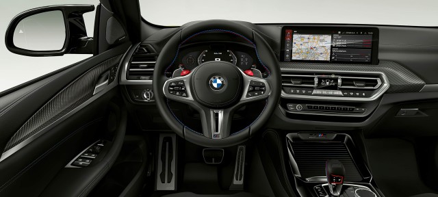 АВТОМОБИЛИ BMW X4 M: ВОДИТЕЛЬСКАЯ КАБИНА И ТЕХНОЛОГИИ.